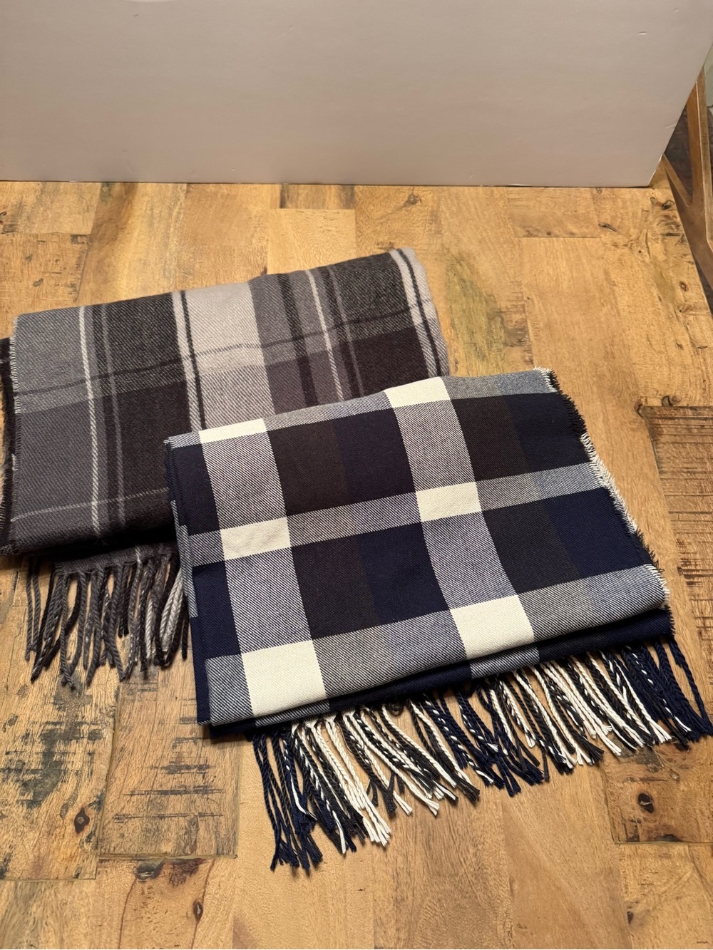 Lot of scarves - charcoal/light grey/black and navy/black/white